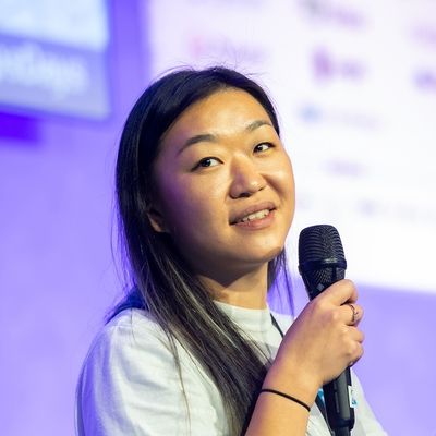 Lian Li (Moderation) und Gäste